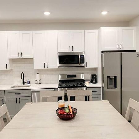 Modern 3 Bedroom 2 Ba With Patio Philadelphia Bagian luar foto