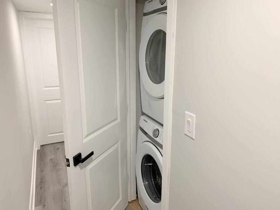 Modern 3 Bedroom 2 Ba With Patio Philadelphia Bagian luar foto