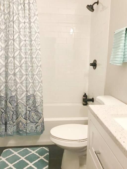 Modern 3 Bedroom 2 Ba With Patio Philadelphia Bagian luar foto