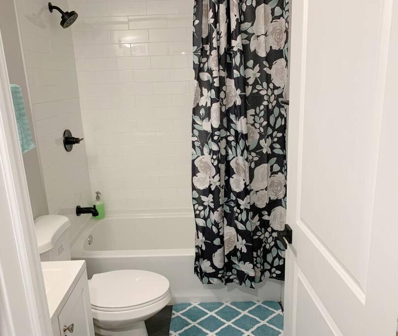 Modern 3 Bedroom 2 Ba With Patio Philadelphia Bagian luar foto