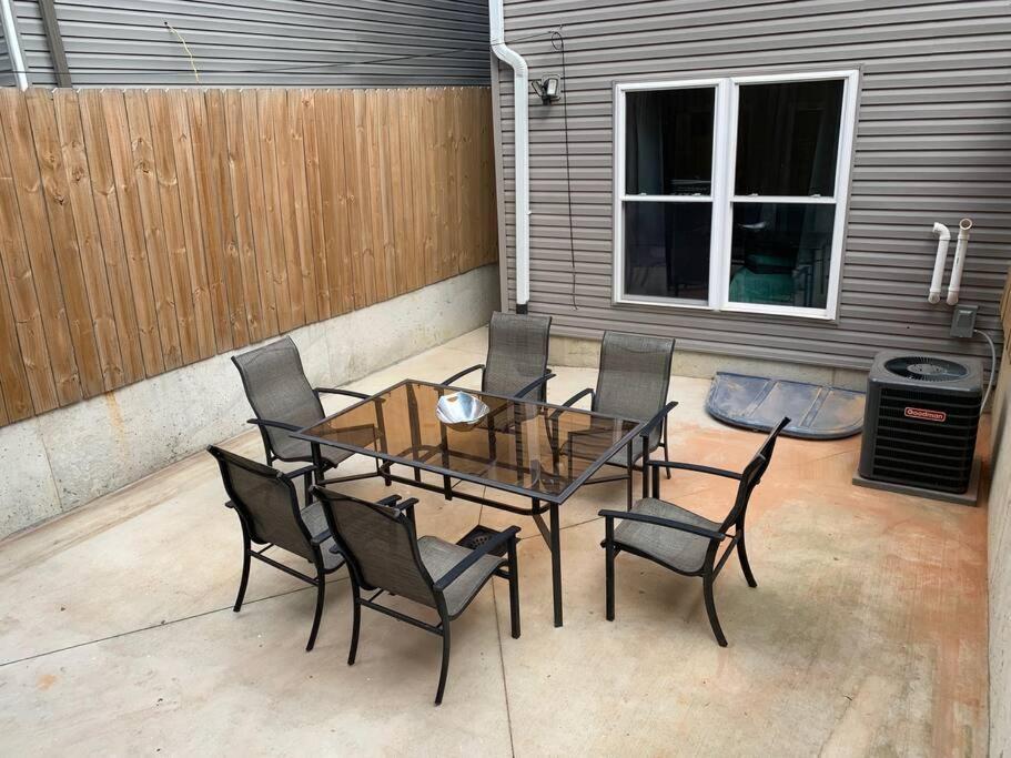 Modern 3 Bedroom 2 Ba With Patio Philadelphia Bagian luar foto
