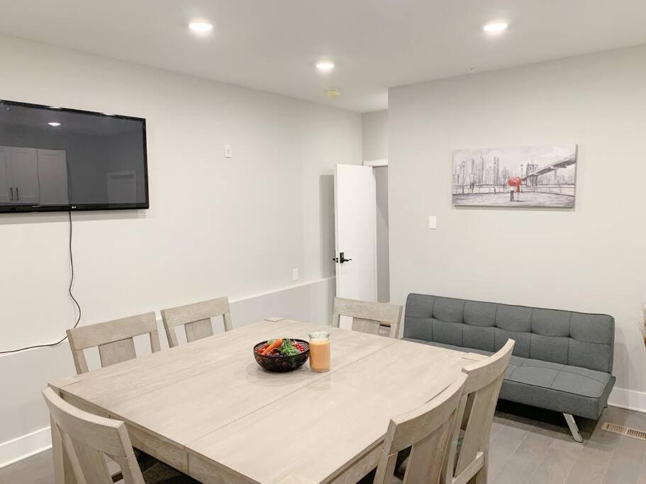Modern 3 Bedroom 2 Ba With Patio Philadelphia Bagian luar foto
